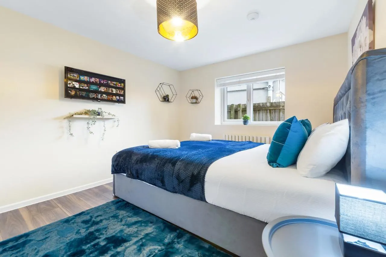 Twickenham Homes Isleworth 0*,